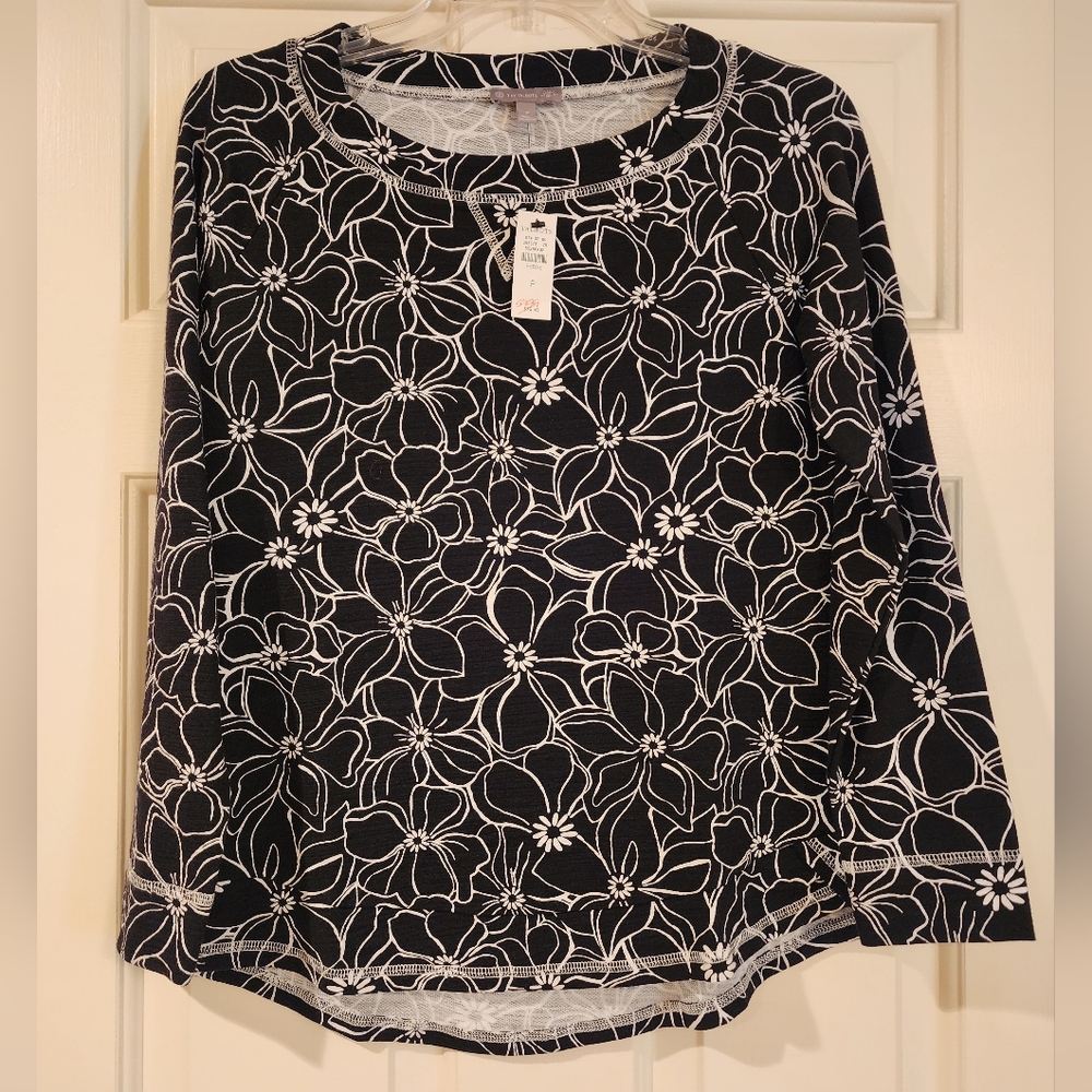 TALBOT'S BLACK AND WHITE FLORAL KNIT TOP SZ P - NEW WITH TAG